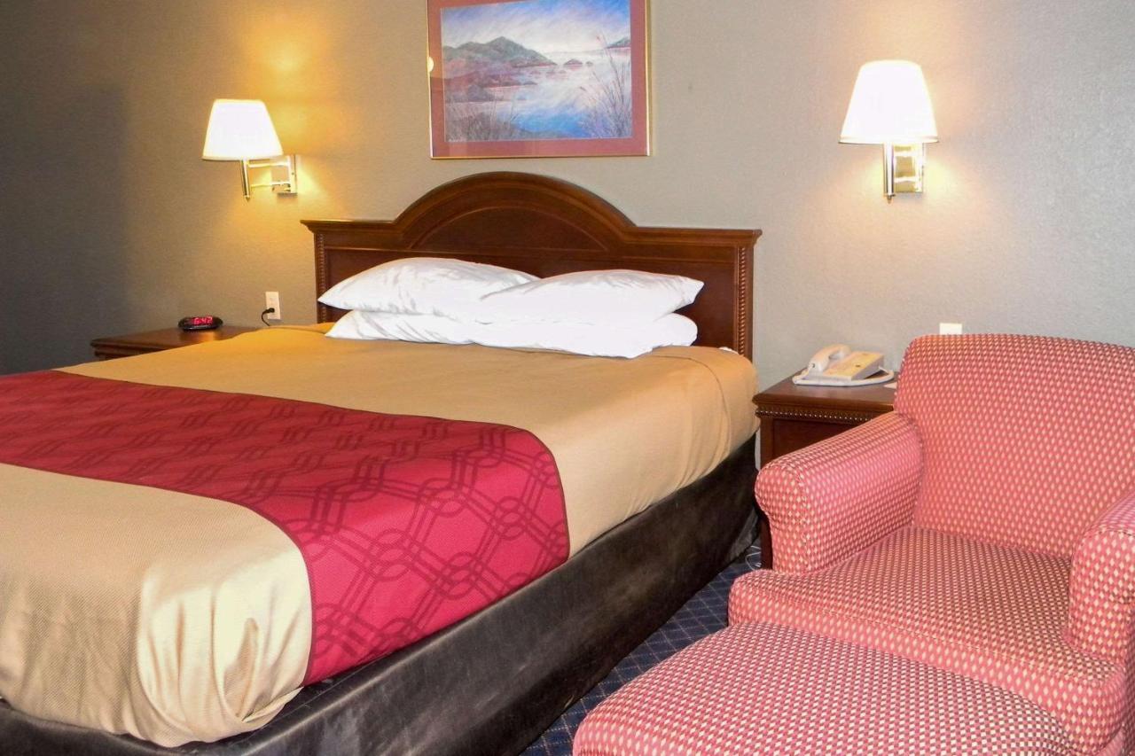 Rodeway Hotel *