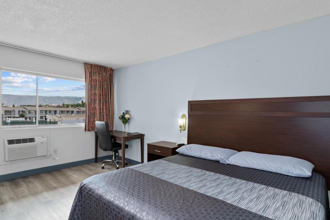 Holiday Lodge Wenatchee Motel