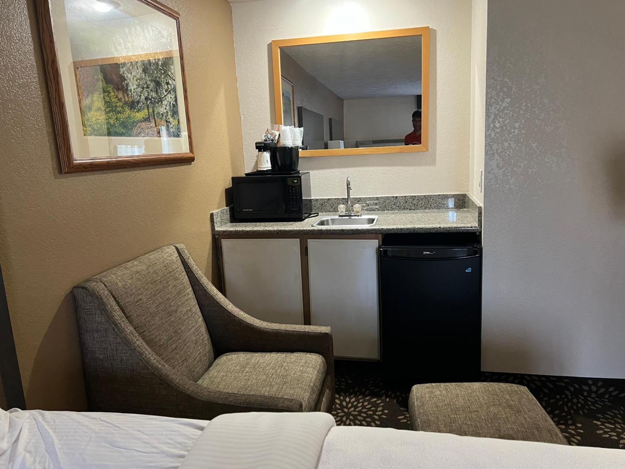 Wenatchee Inn Hotel 3*