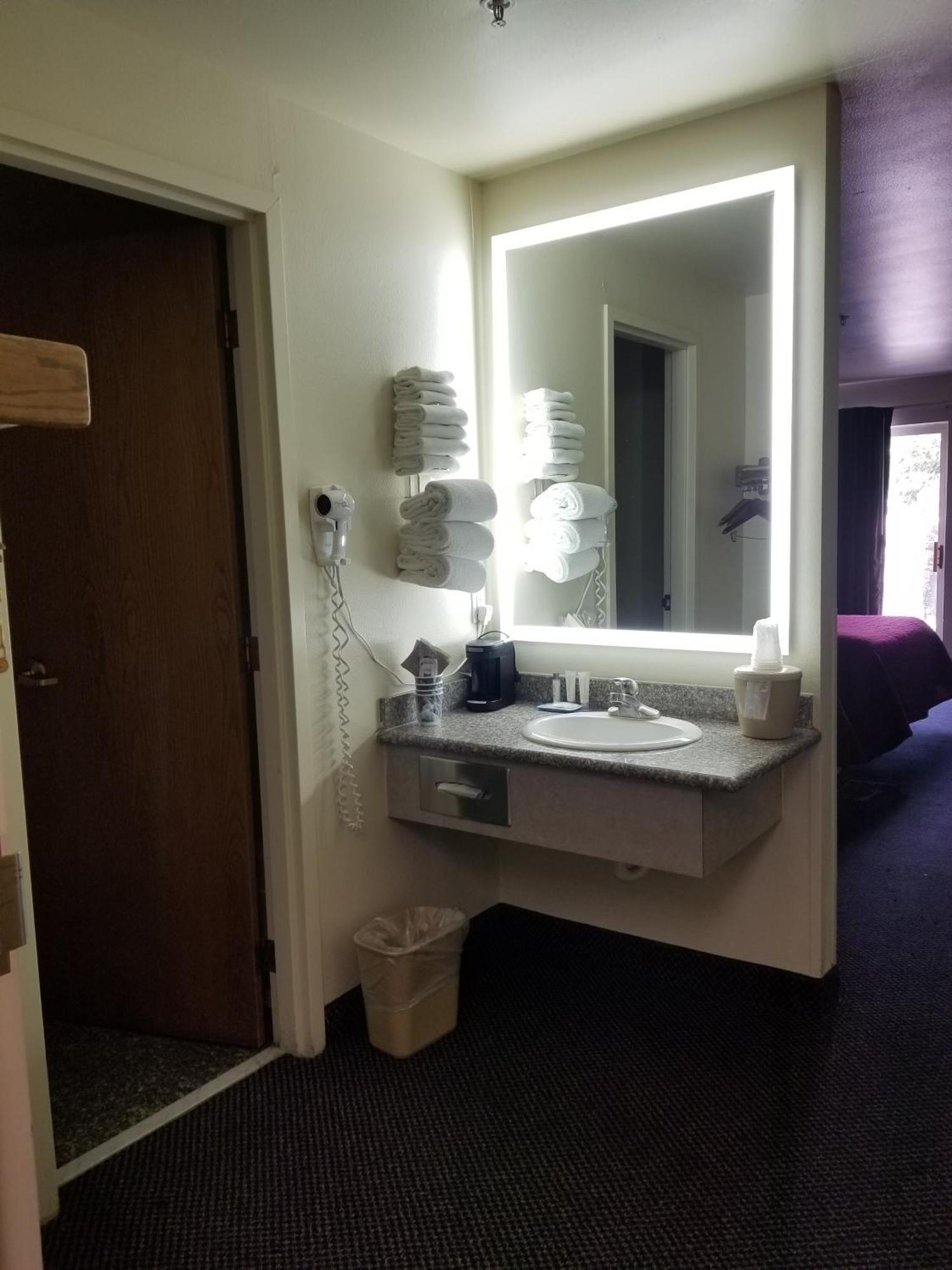 Cedars Hotel