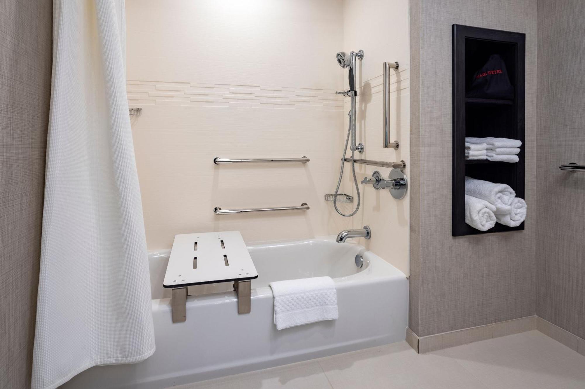 Hotel By Marriott Wenatchee