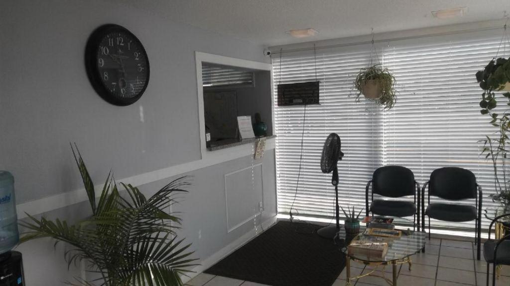 Holiday Lodge Wenatchee Motel