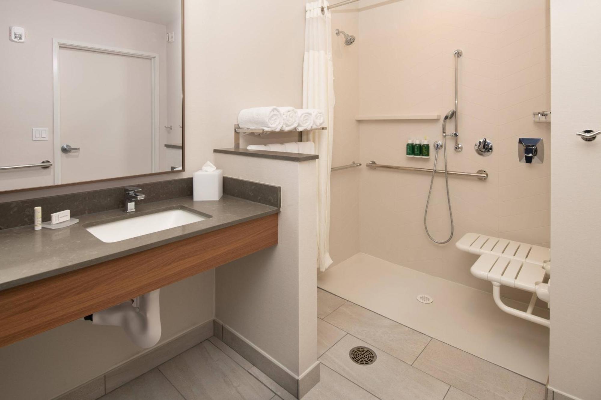 Hotel Fairfield & By Marriott 3*