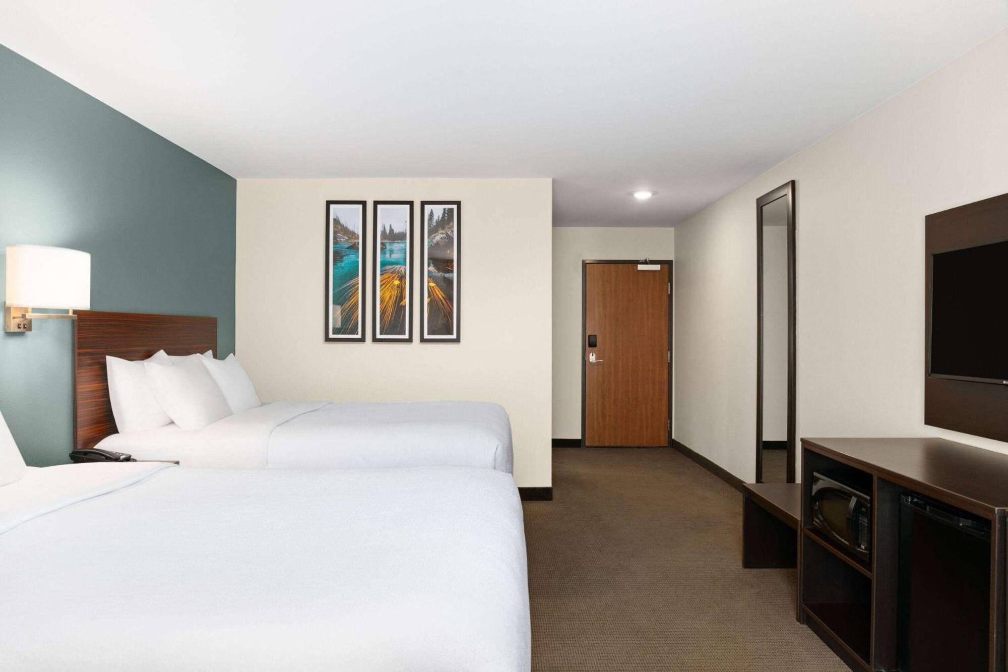 Hotel La Quinta & By Wyndham 3*