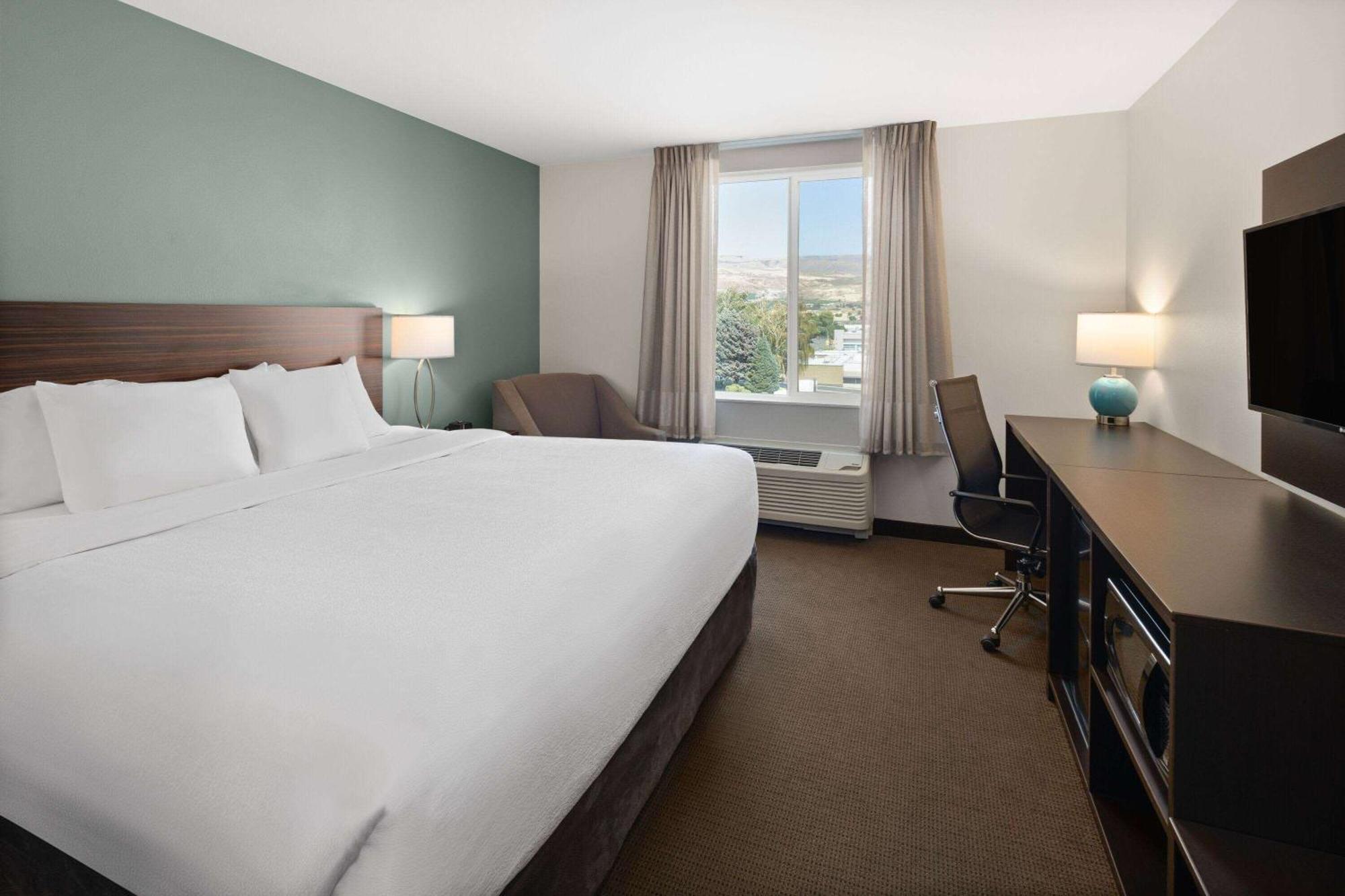La Quinta & By Wyndham Hotel