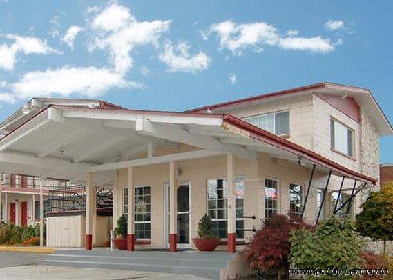 Rodeway Hotel *