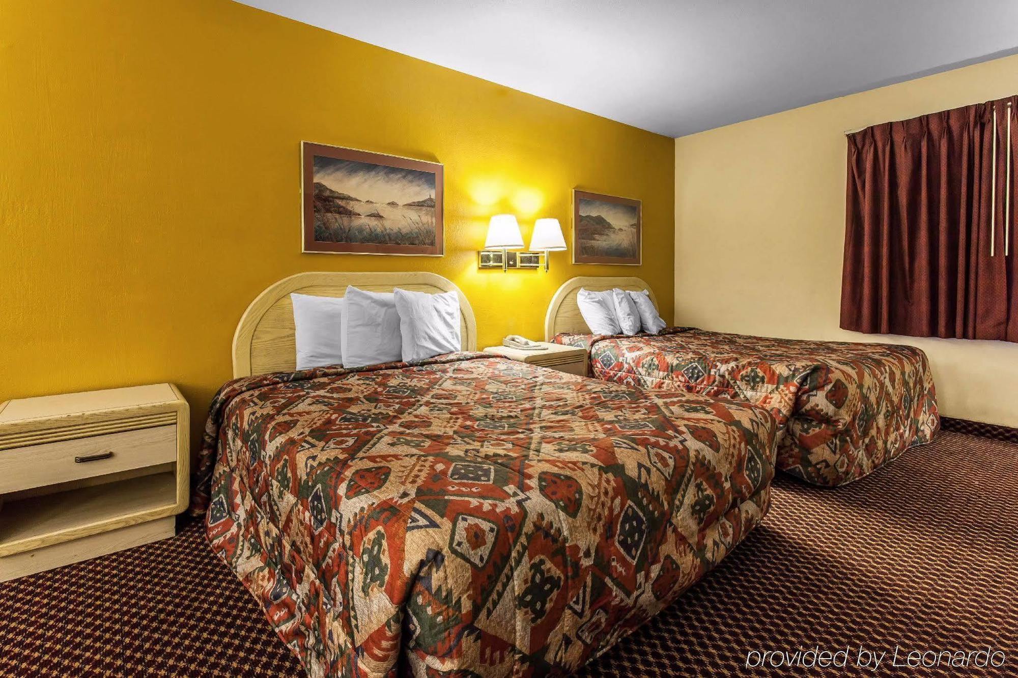 Rodeway Hotel *