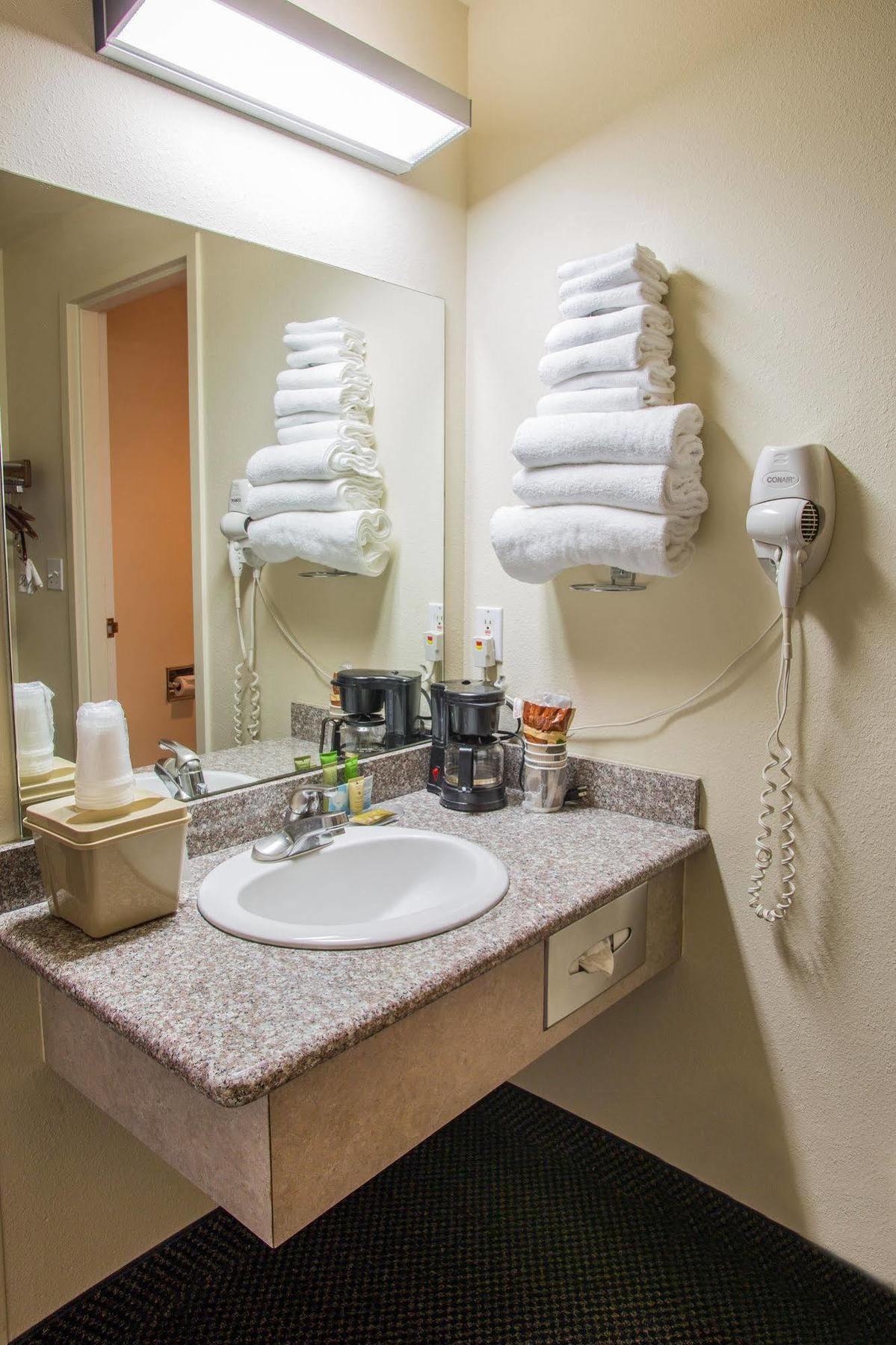Cedars Hotel