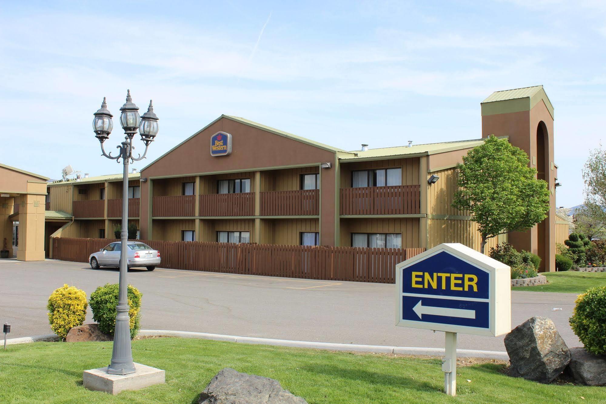 Western Chieftain Hotel