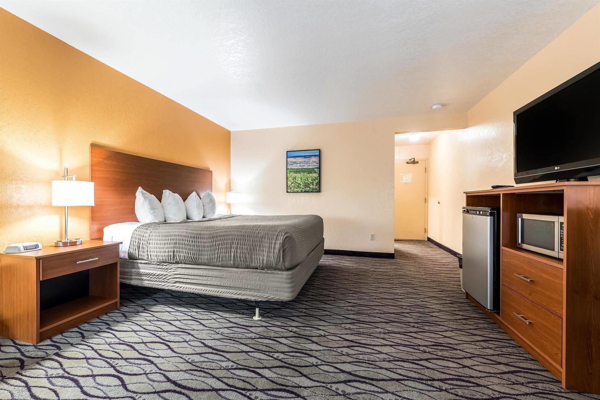 Surestay By Western Hotel 3*