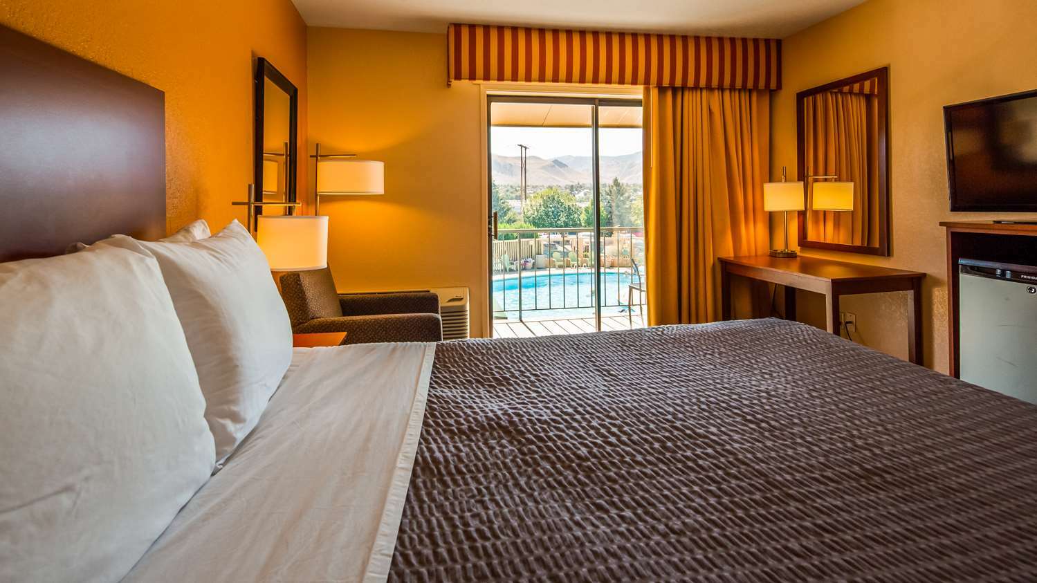 Surestay By Western Hotel 3*