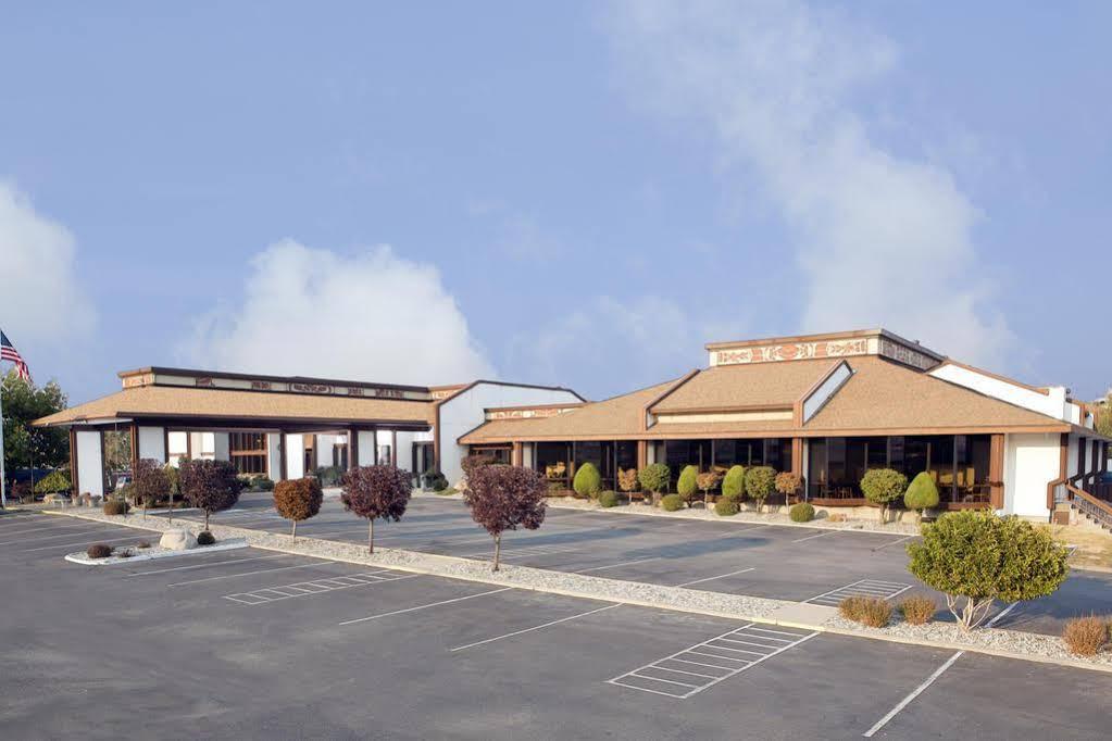 Red Lion Center Hotel 3*