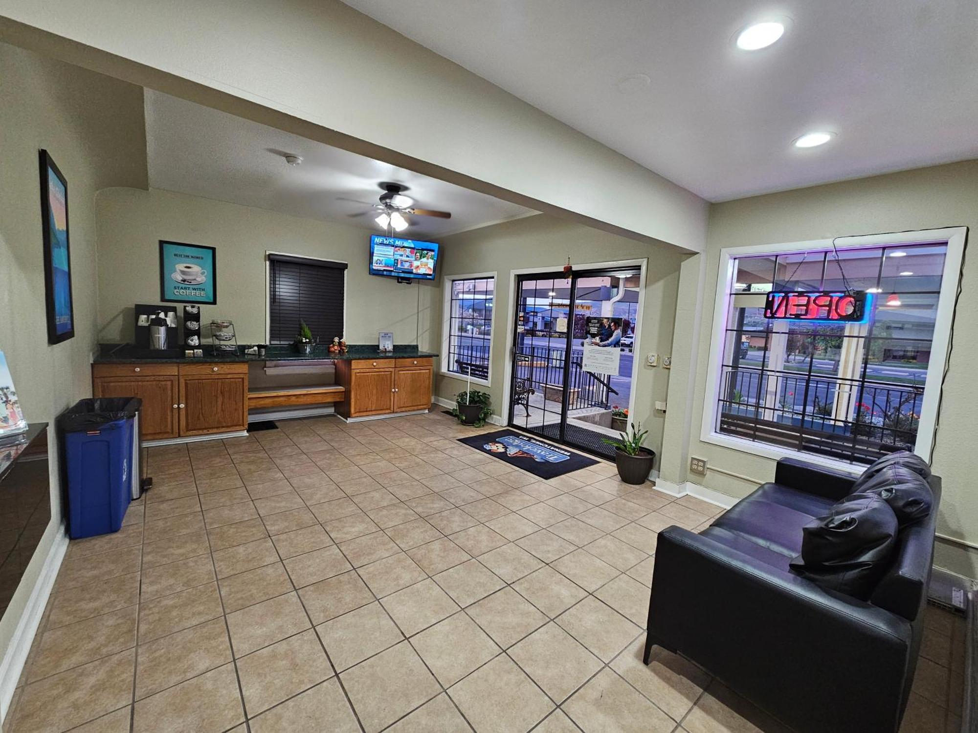 Motel Travelodge By Wyndham 2*